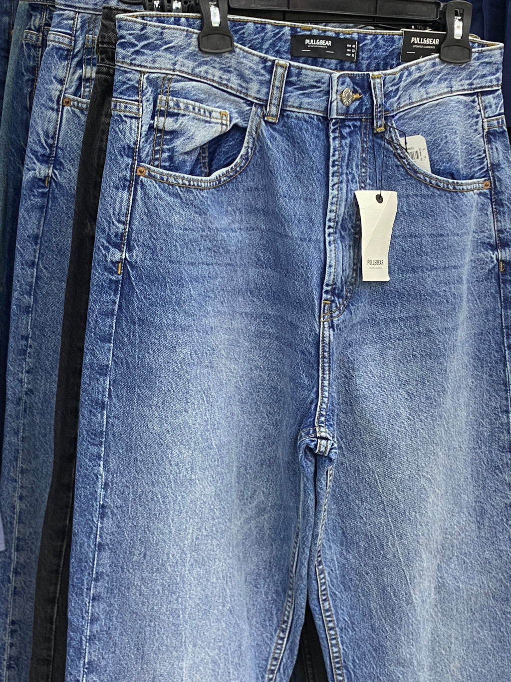 Pull&Bear Men's Classic Blue Denim Jeans