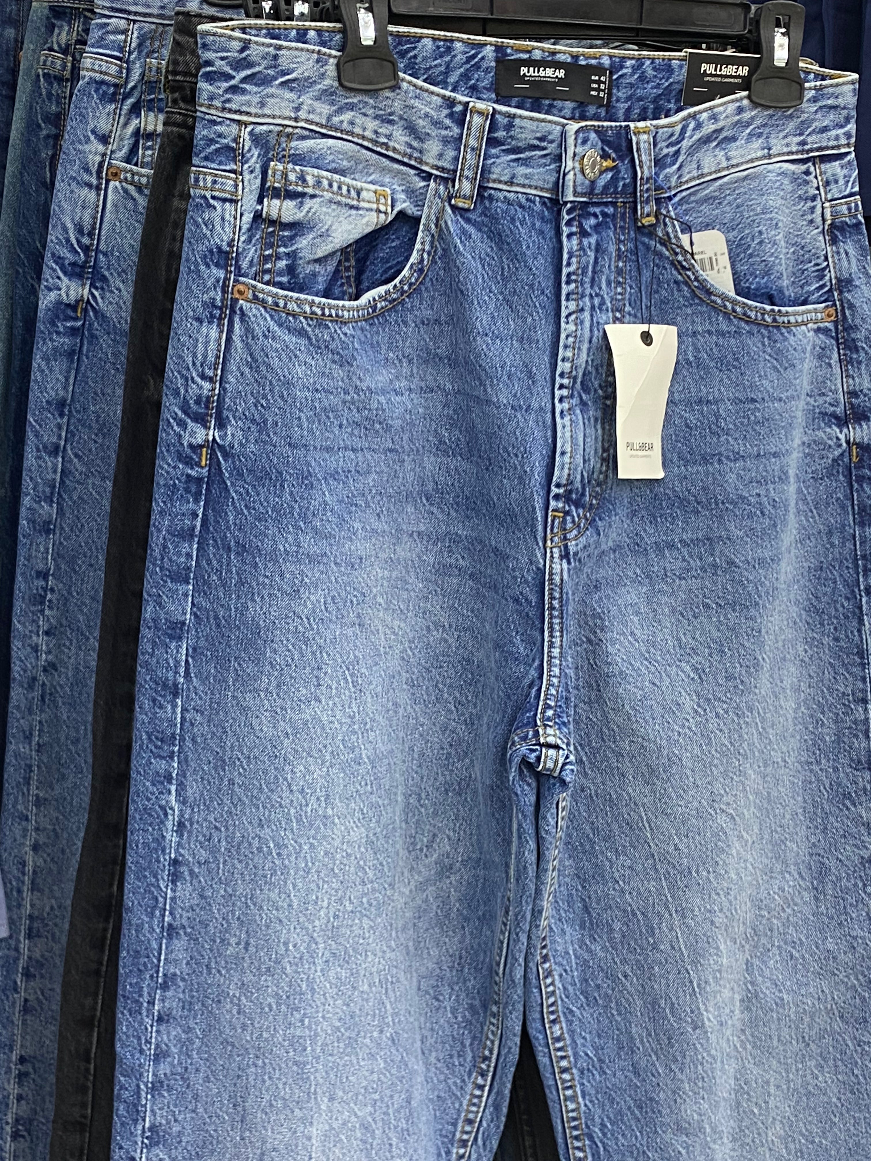 Pull&Bear Men's Classic Blue Denim Jeans